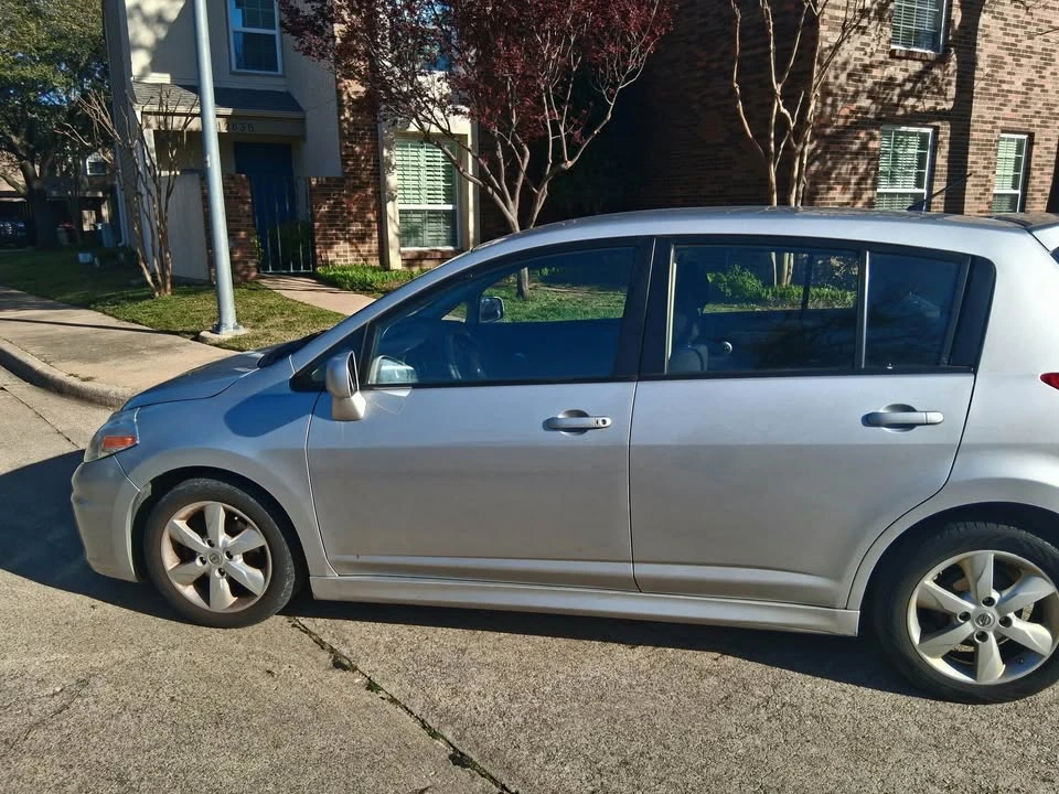 2011 Nissan Versa - Image 5 of 9