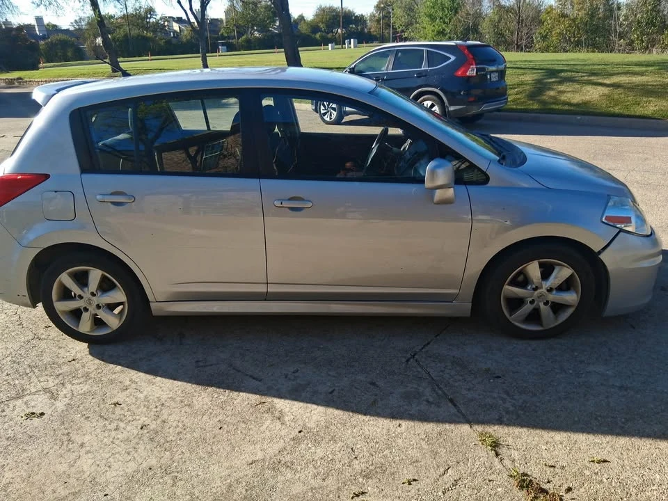 2011 Nissan Versa - Image 4 of 9