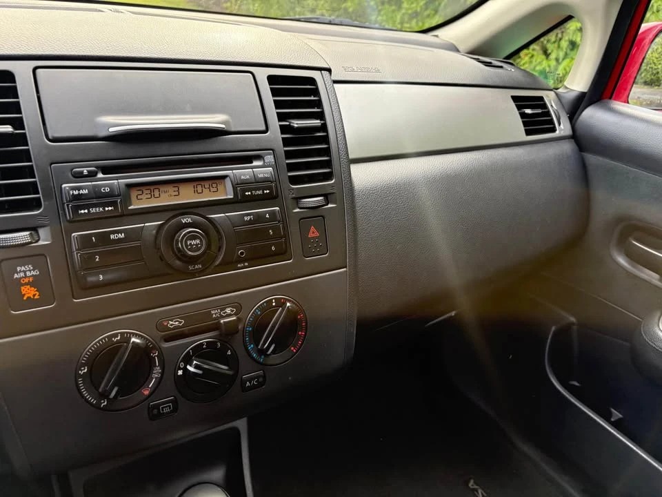 2011 Nissan Versa - Image 9 of 13