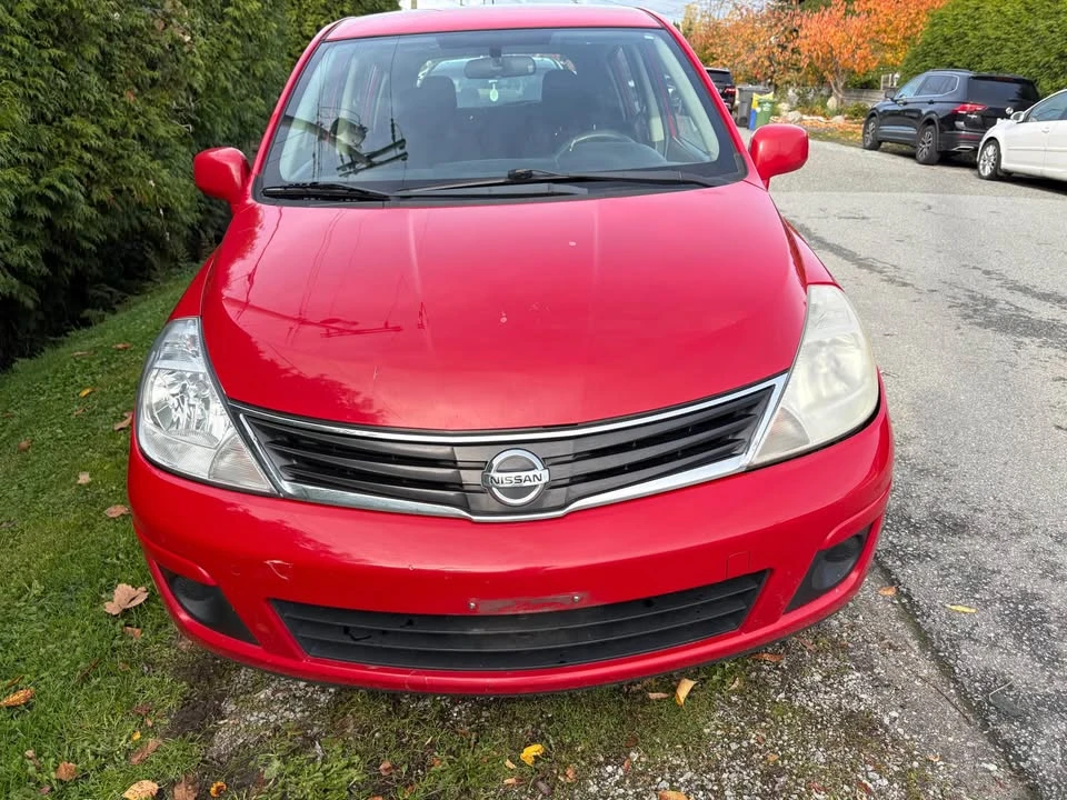 2011 Nissan Versa - Image 2 of 13