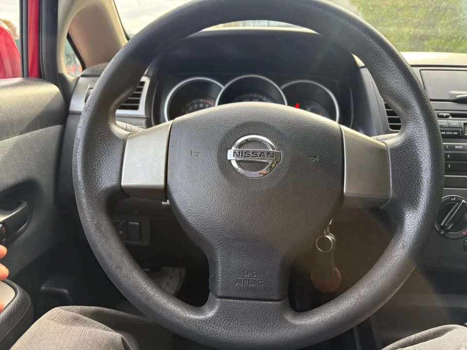 2011 Nissan Versa - Image 12 of 13