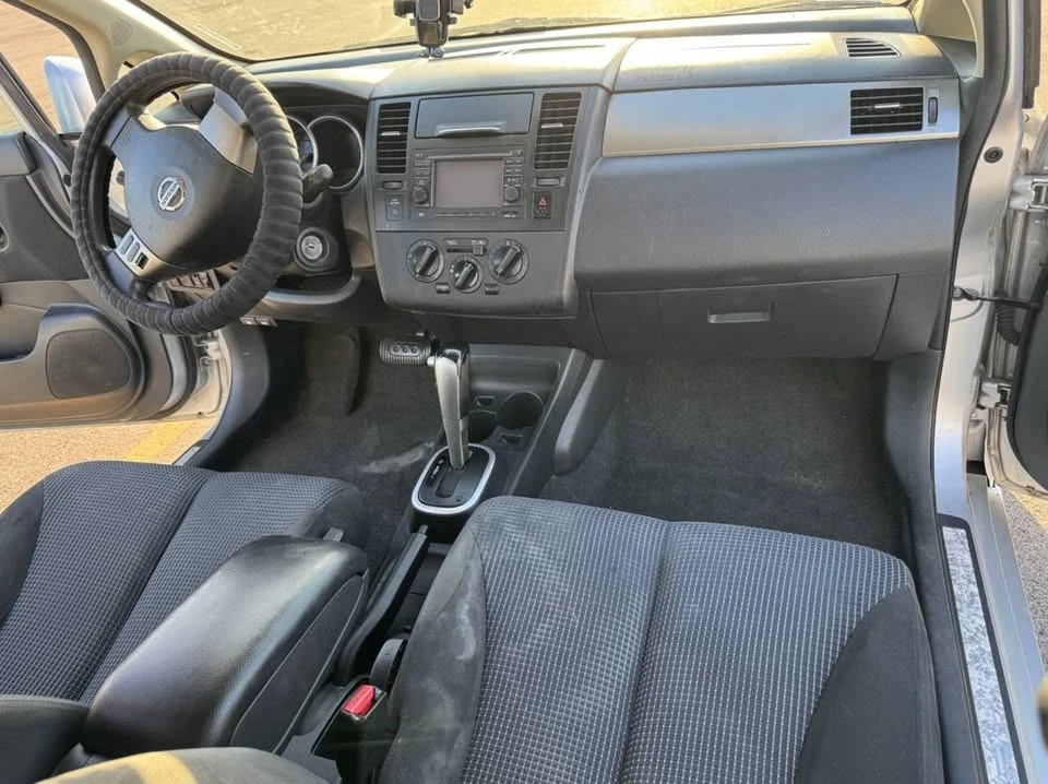 2011 Nissan Versa - Image 5 of 20