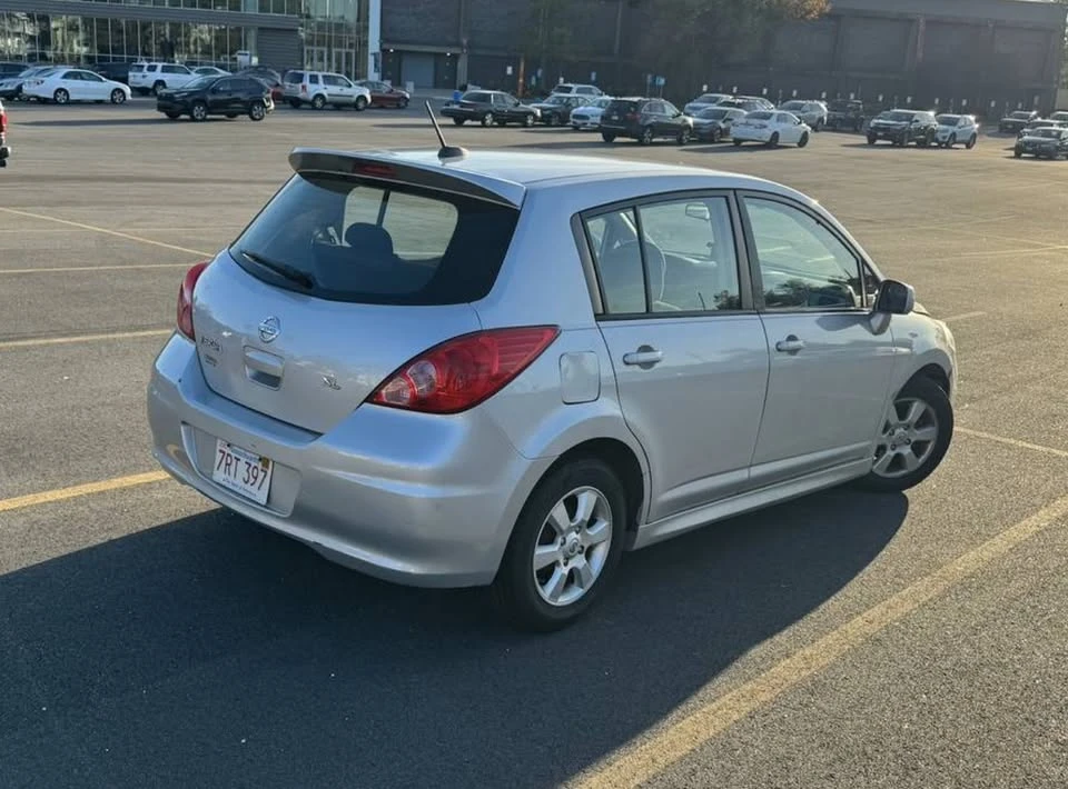 2011 Nissan Versa - Image 3 of 20