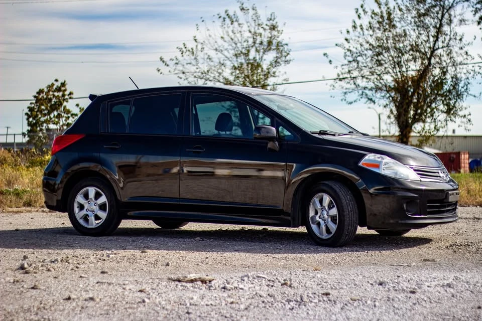 2011 Nissan Versa - Image 7 of 13