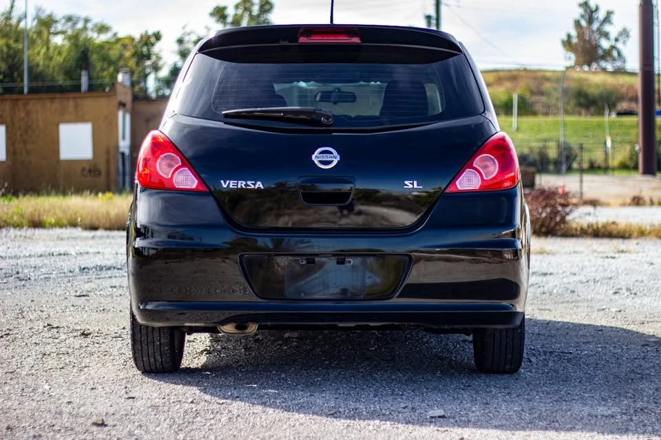 2011 Nissan Versa - Image 5 of 13
