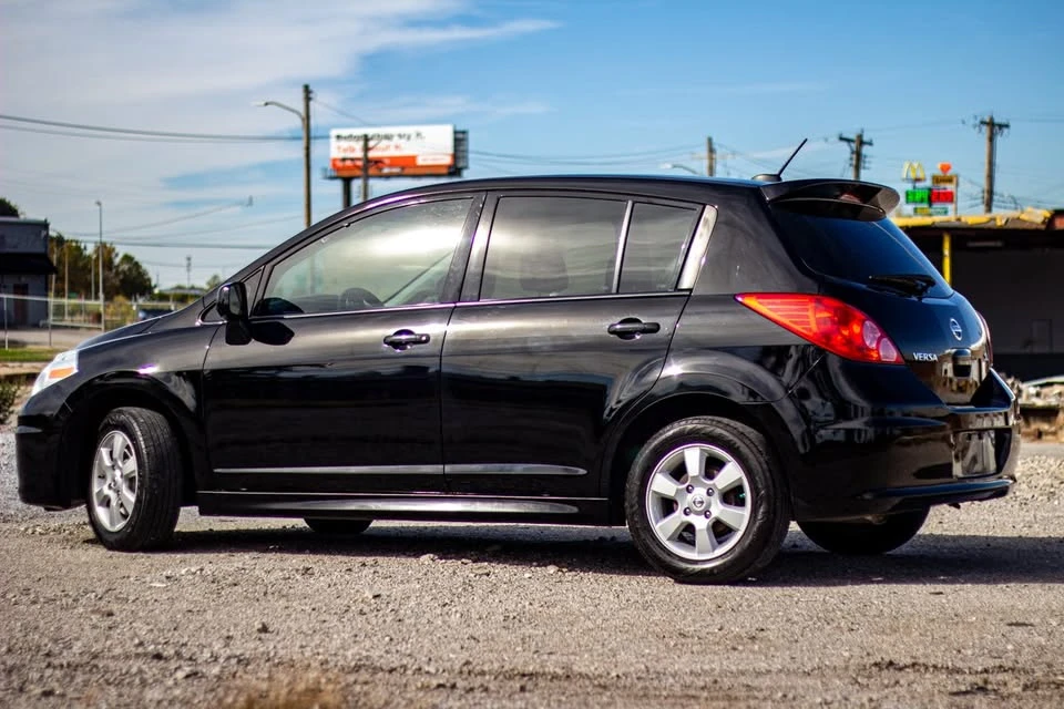 2011 Nissan Versa - Image 4 of 13