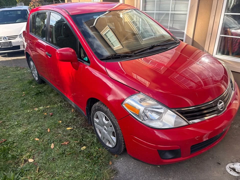 2011 Nissan Versa - Image 2 of 13
