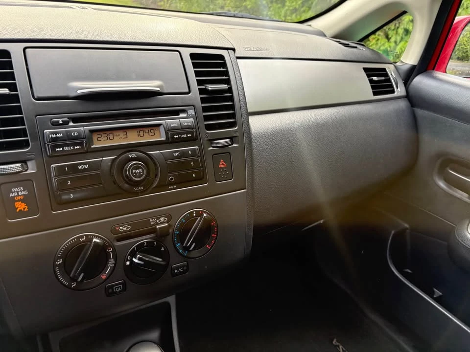 2011 Nissan Versa - Image 9 of 13