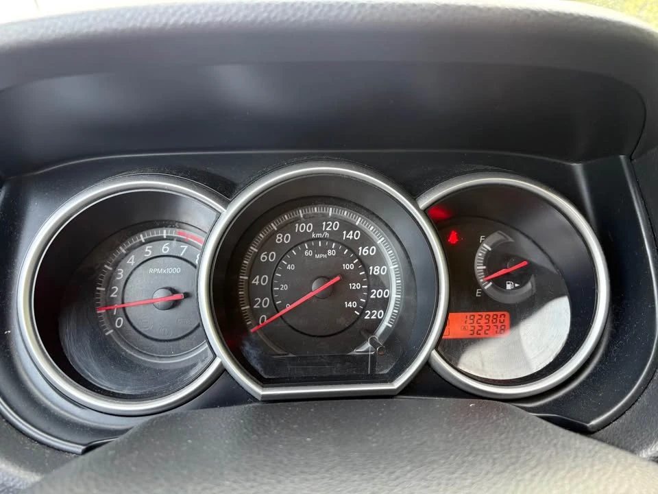 2011 Nissan Versa - Image 7 of 13