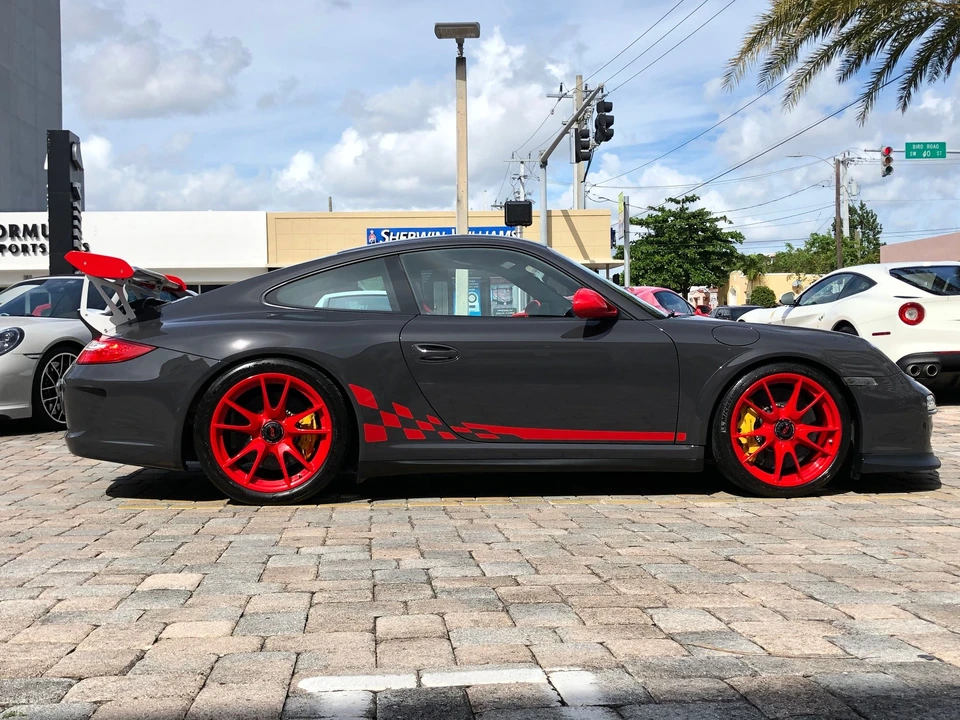 2011 Porsche 997 GT3 RS - Image 8 of 31