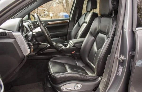 2011 Porsche 958 Cayenne S - Image 9 of 13