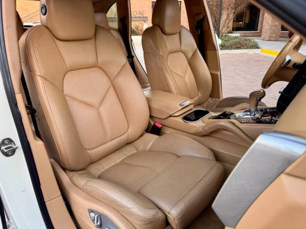 2011 Porsche 958 Cayenne S - Image 12 of 18