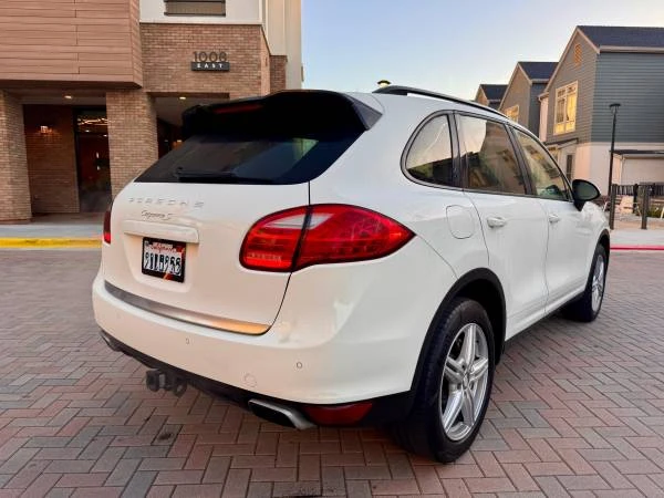 2011 Porsche 958 Cayenne S - Image 6 of 18