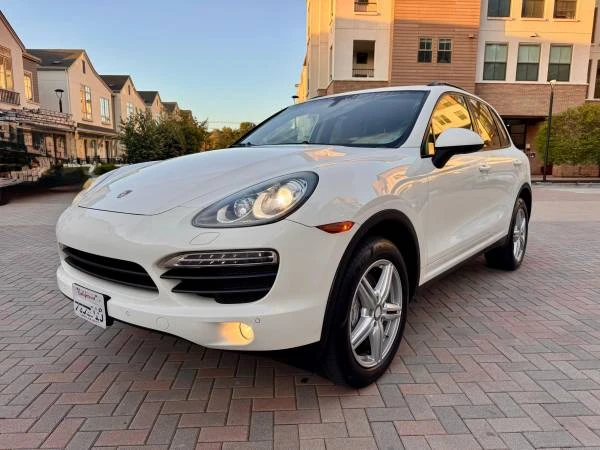 2011 Porsche 958 Cayenne S - Image 2 of 18