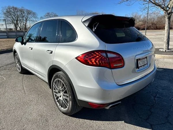 2011 Porsche 958 Cayenne S - Image 3 of 10