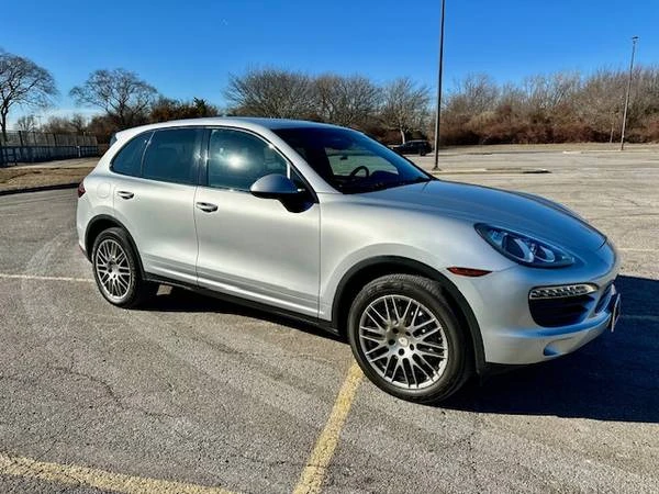 2011 Porsche 958 Cayenne S - Image 2 of 10