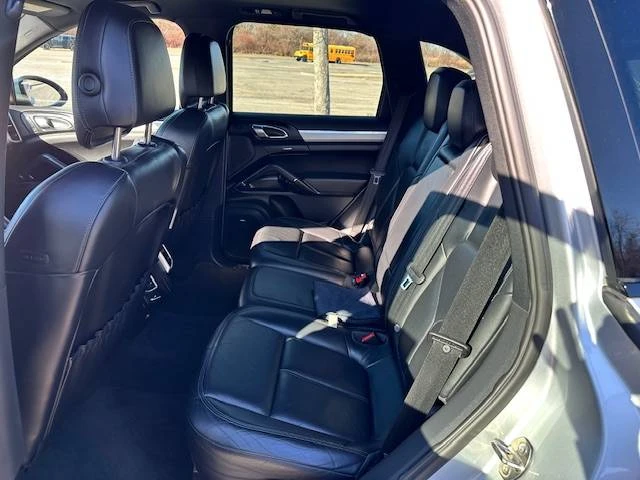 2011 Porsche 958 Cayenne S - Image 11 of 12