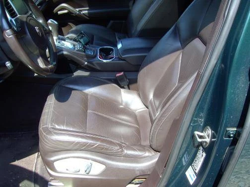 2011 Porsche 958 Cayenne S - Image 3 of 9