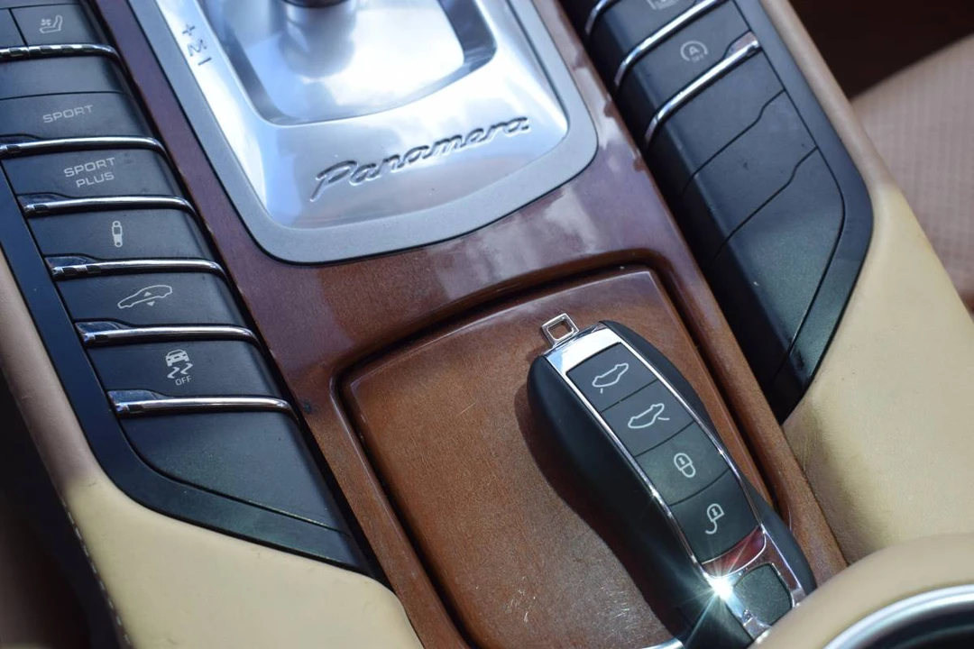 2011 Porsche Panamera - Image 23 of 24