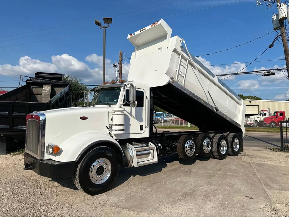 2011 Peterbilt - Image 18 of 18