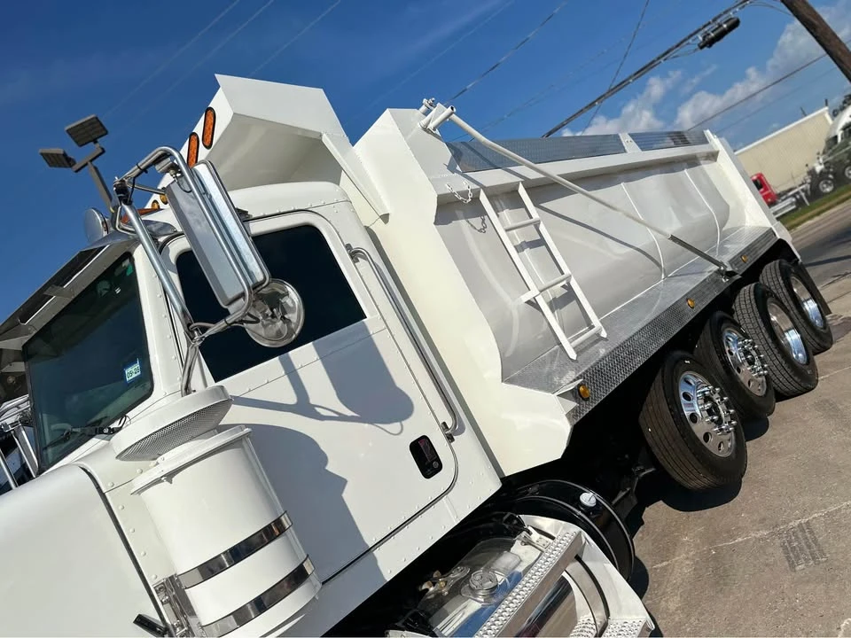 2011 Peterbilt - Image 11 of 18