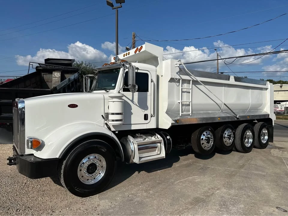 2011 Peterbilt - Image 3 of 18