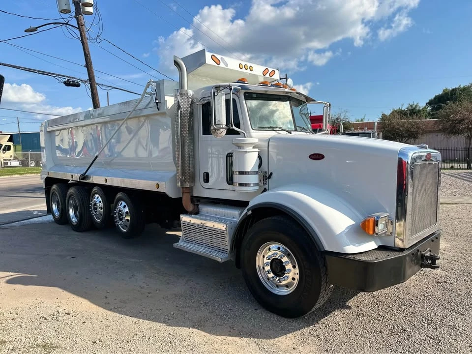 2011 Peterbilt - Image 10 of 18