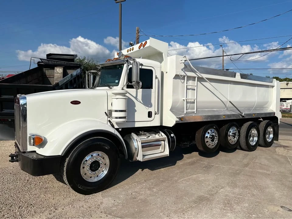 2011 Peterbilt - Image 4 of 18