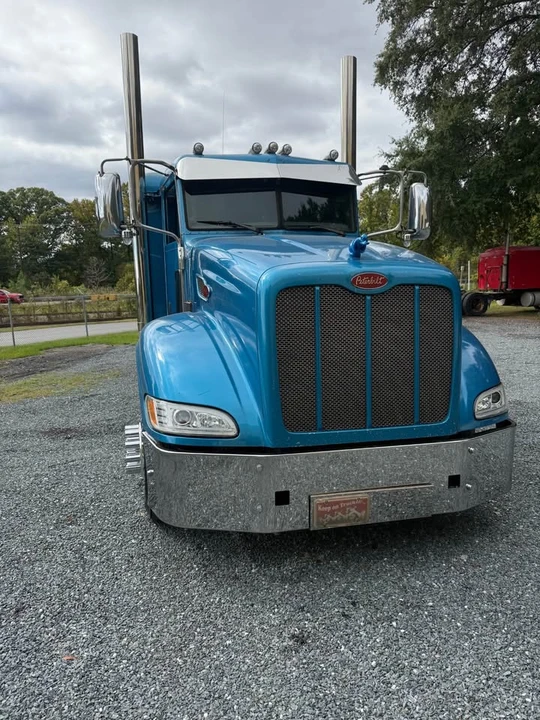 2011 Peterbilt - Image 3 of 11