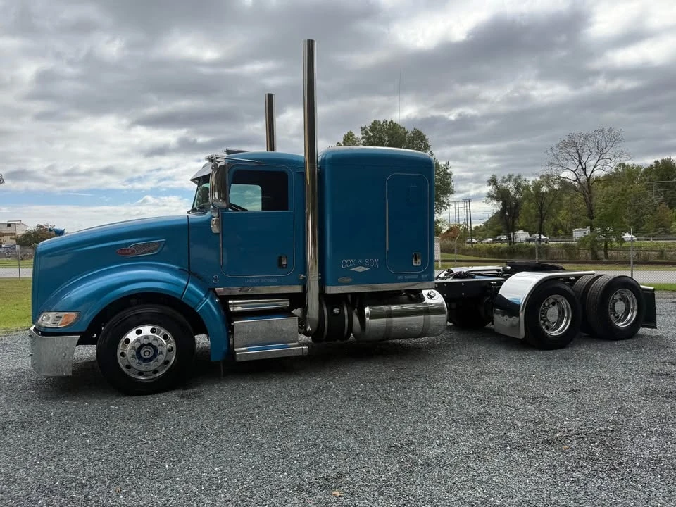 2011 Peterbilt - Image 4 of 11