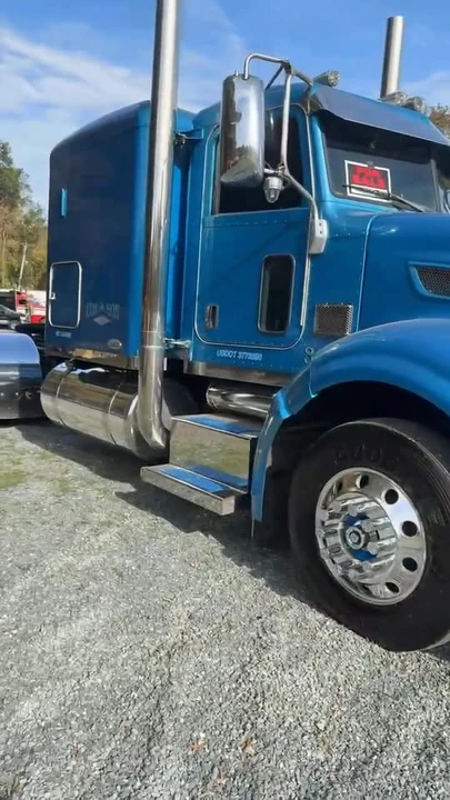 2011 Peterbilt - Image 11 of 11