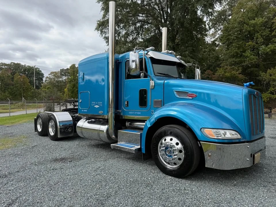 2011 Peterbilt - Image 2 of 11