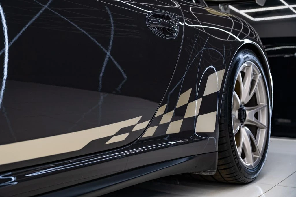 2011 Porsche 911 - Image 21 of 31