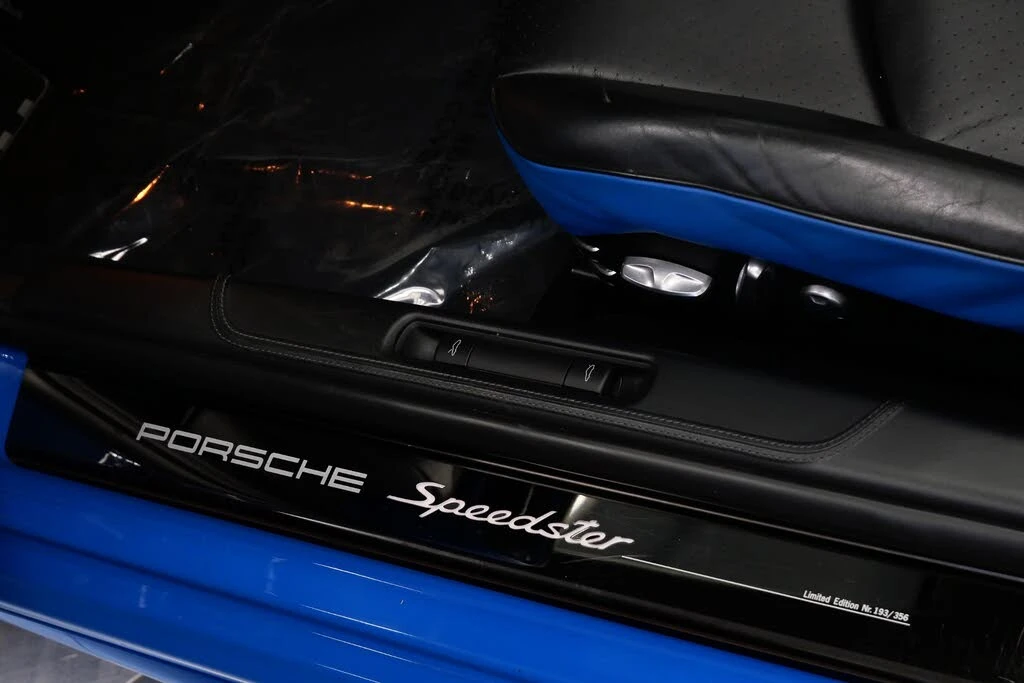 2011 Porsche 911 - Image 27 of 31