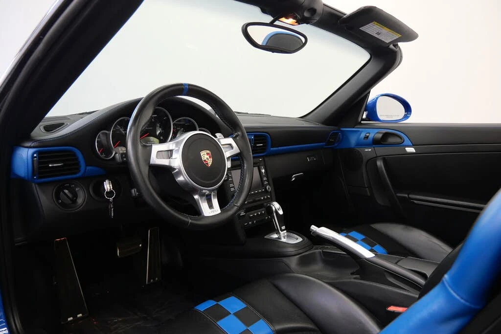 2011 Porsche 911 - Image 30 of 31