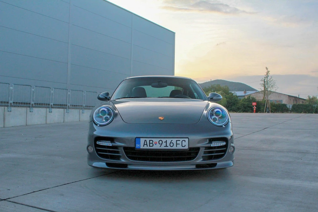 2011 Porsche 997 Turbo - Image 10 of 31