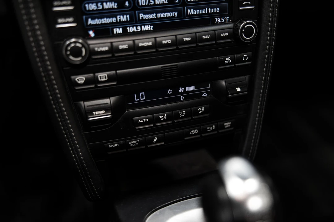2011 Porsche - Image 25 of 31