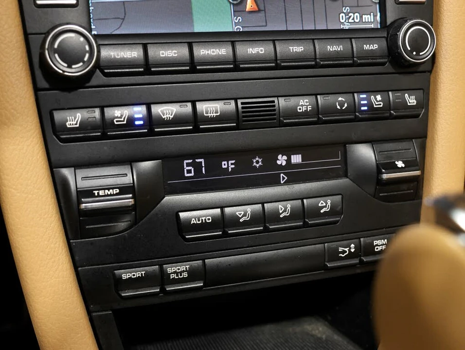 2011 Porsche 997 Carrera - Image 27 of 31