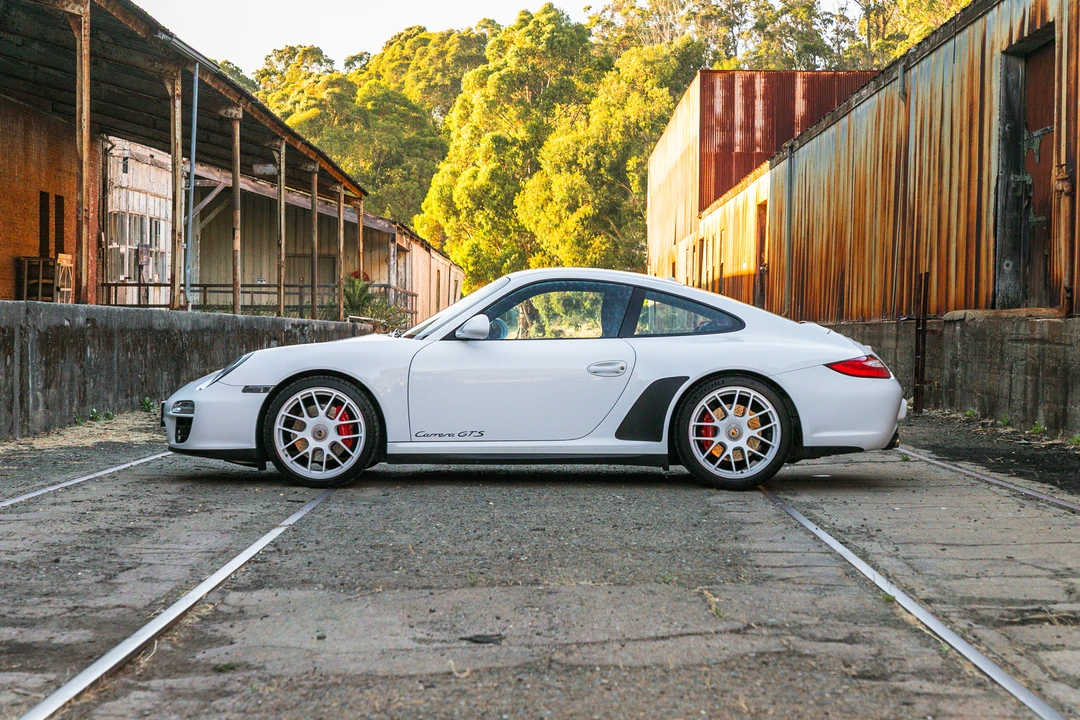 2011 Porsche 997 Carrera - Image 24 of 31
