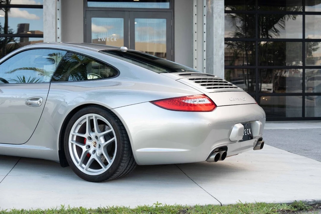 2011 Porsche - Image 17 of 31