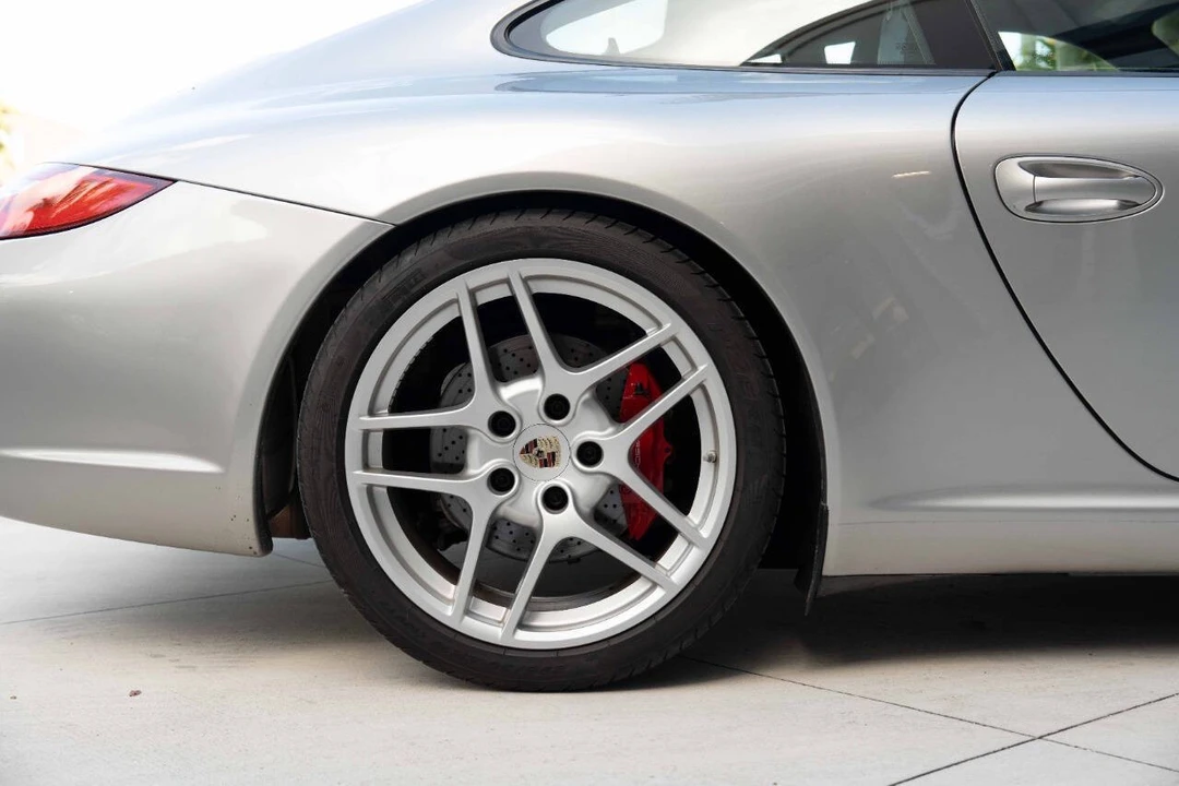 2011 Porsche - Image 30 of 31