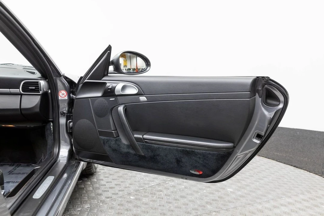 2011 Porsche - Image 13 of 31