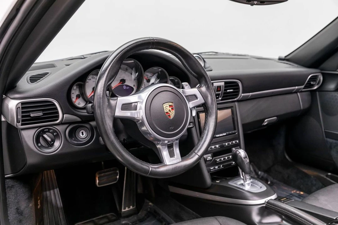 2011 Porsche - Image 20 of 31