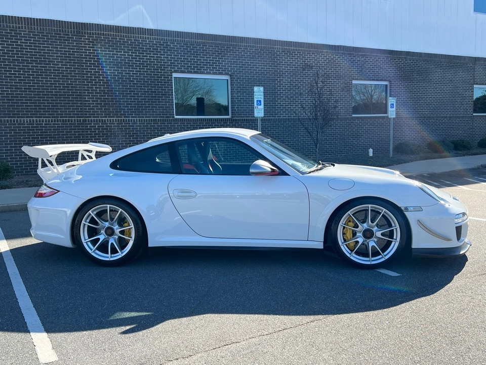 2011 Porsche 997 GT3 RS - Image 7 of 12