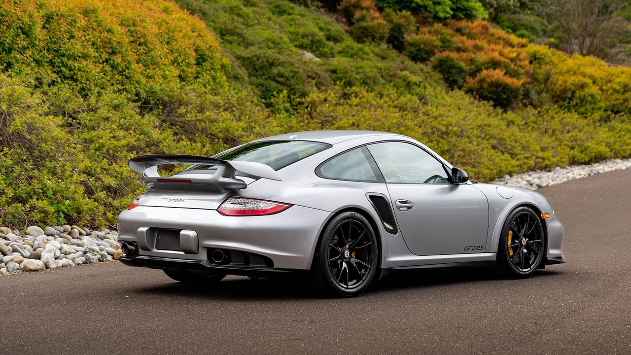 2011 Porsche 997 GT2 RS - Image 5 of 31