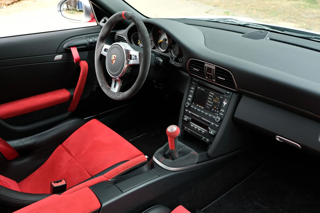 2011 Porsche 997 GT3 RS - Image 20 of 28