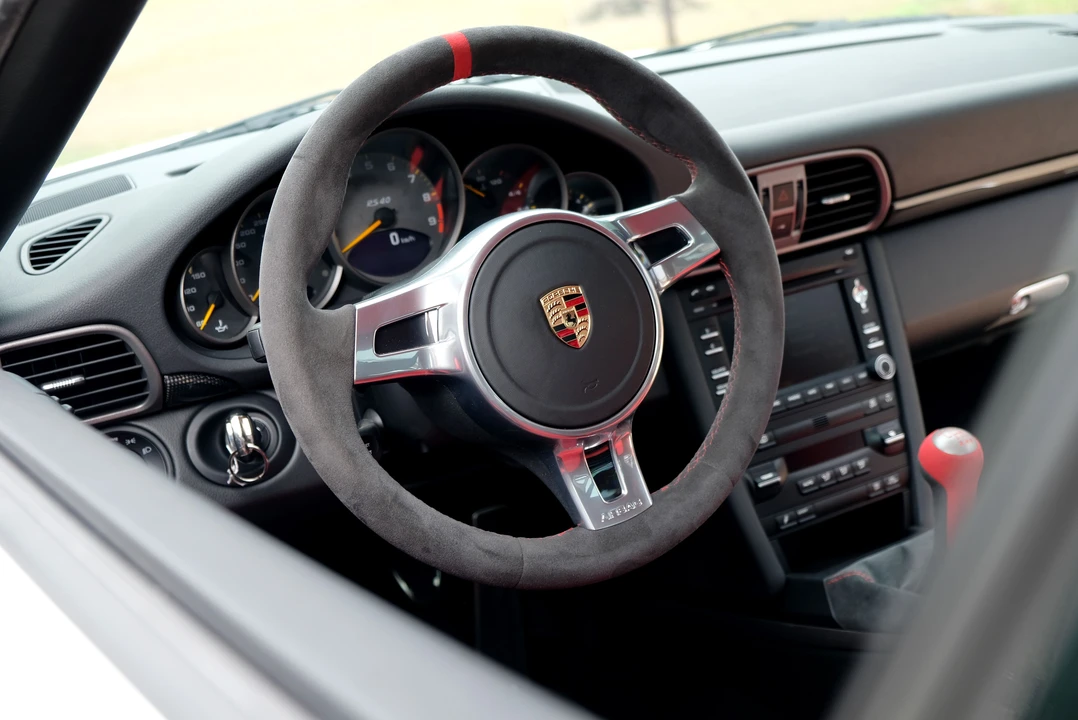 2011 Porsche 997 GT3 RS - Image 17 of 28