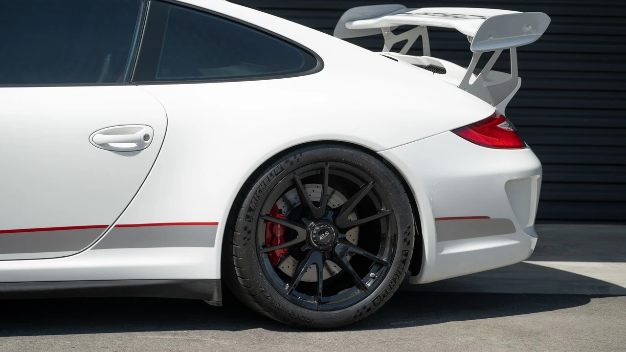 2011 Porsche 997 GT3 RS 4.0 - Image 24 of 31