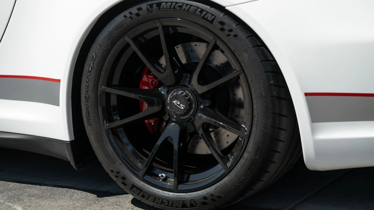 2011 Porsche 997 GT3 RS 4.0 - Image 25 of 31