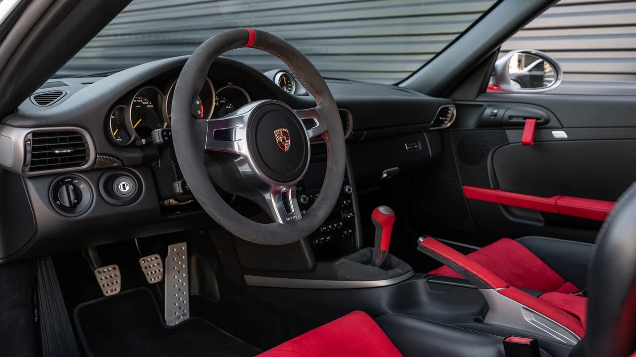2011 Porsche 997 GT3 RS 4.0 - Image 4 of 31